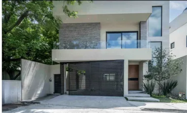 Casa en venta en Hacienda El Rosario, San Pedro Garza García, Nuevo León