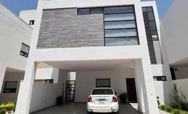 Casa en renta en Privada los Franciscanos, Santiago, Nuevo León