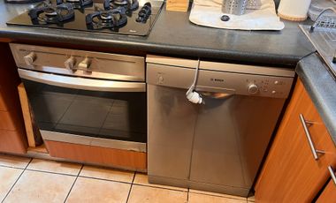 ARRIENDO CASA 4HAB 4BA LA REINA