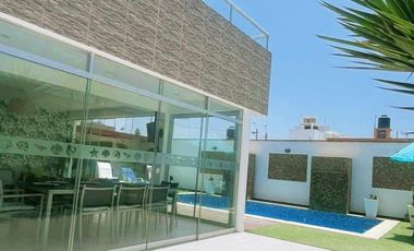 En venta casa de playa con piscina, en Playa Lobos, Cerro Azul