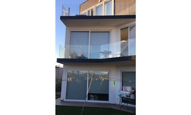 Hermosa e Iluminada casa estilo Mediterraneo / Miraflores