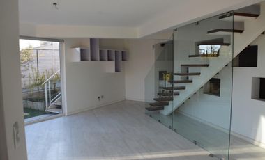 Hermosa e Iluminada casa estilo Mediterraneo / Miraflores