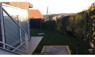 Hermosa e Iluminada casa estilo Mediterraneo / Miraflores