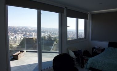Hermosa e Iluminada casa estilo Mediterraneo / Miraflores