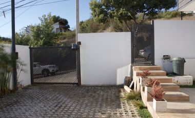 Hermosa e Iluminada casa estilo Mediterraneo / Miraflores