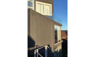 Hermosa e Iluminada casa estilo Mediterraneo / Miraflores