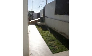 Hermosa e Iluminada casa estilo Mediterraneo / Miraflores