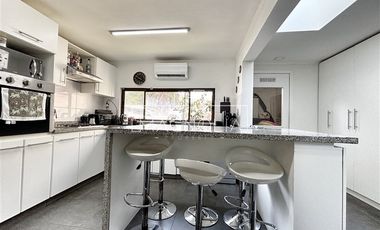 Casa en Venta en LINDA CASA CON MODERNO QUINCHO Y PISCINA EN SANTA ELENA, CHICUREO