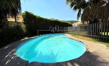 Casa en Venta en LINDA CASA CON MODERNO QUINCHO Y PISCINA EN SANTA ELENA, CHICUREO