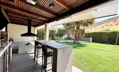 Casa en Venta en LINDA CASA CON MODERNO QUINCHO Y PISCINA EN SANTA ELENA, CHICUREO