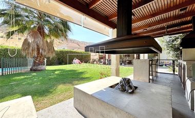 Casa en Venta en LINDA CASA CON MODERNO QUINCHO Y PISCINA EN SANTA ELENA, CHICUREO