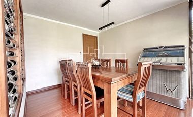 Casa en Venta en LINDA CASA CON MODERNO QUINCHO Y PISCINA EN SANTA ELENA, CHICUREO