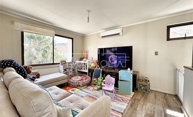 Casa en Venta en LINDA CASA CON MODERNO QUINCHO Y PISCINA EN SANTA ELENA, CHICUREO