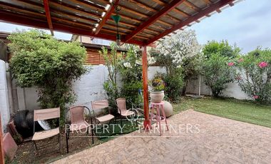 Linda y Acogedora Casa Interior Condominio en Valle Lo Campino.