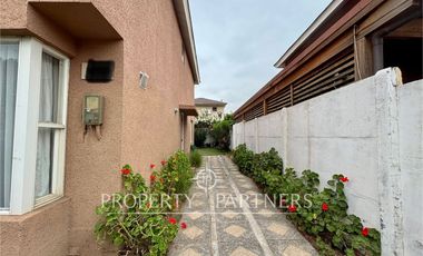 Linda y Acogedora Casa Interior Condominio en Valle Lo Campino.