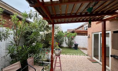 Linda y Acogedora Casa Interior Condominio en Valle Lo Campino.