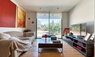 Casa moderna en parcela con agua propia, sector oriente