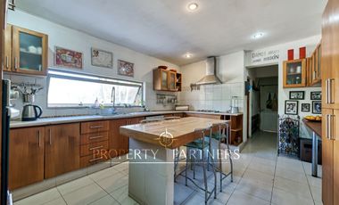 Casa moderna en parcela con agua propia, sector oriente