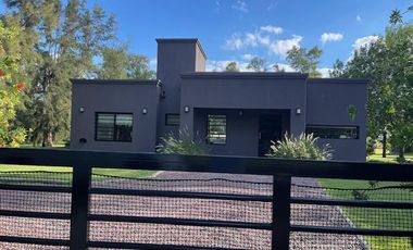 MODERNA CASA - RETASADA -  EN VENTA EN CC.EL MORO - MARCOS PAZ