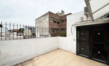 Casa  multifamiliar en Valentín Alsina