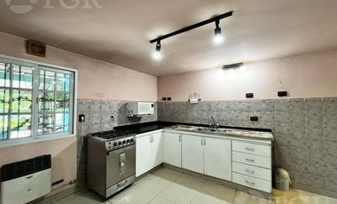 Casa  multifamiliar en Valentín Alsina