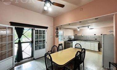 Casa  multifamiliar en Valentín Alsina