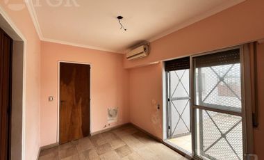 Casa  multifamiliar en Valentín Alsina