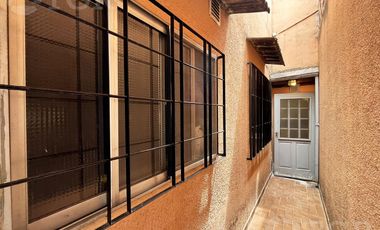 Casa  multifamiliar en Valentín Alsina