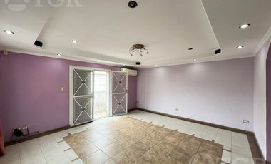 Casa  multifamiliar en Valentín Alsina