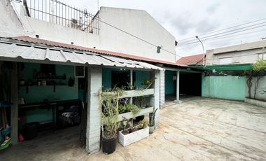 Casa  multifamiliar en Valentín Alsina