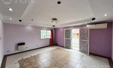 Casa  multifamiliar en Valentín Alsina