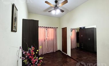 Casa  multifamiliar en Valentín Alsina