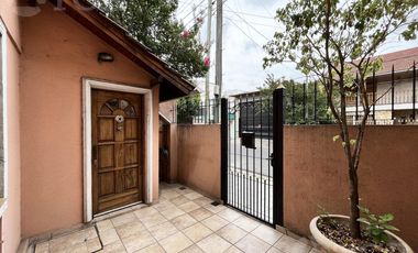 Casa  multifamiliar en Valentín Alsina