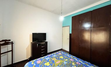 Casa  multifamiliar en Valentín Alsina