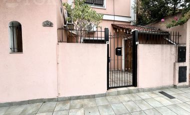 Casa  multifamiliar en Valentín Alsina