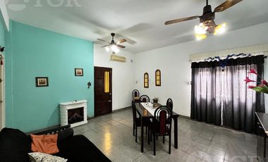 Casa  multifamiliar en Valentín Alsina