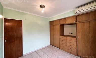 Casa  multifamiliar en Valentín Alsina