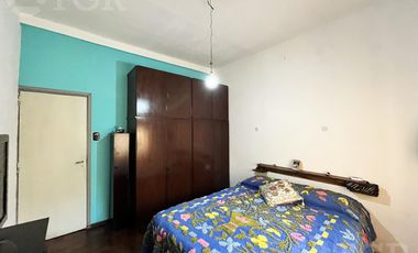 Casa  multifamiliar en Valentín Alsina