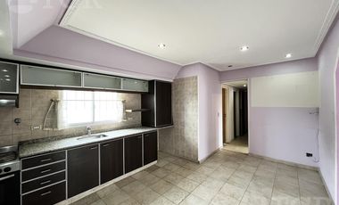 Casa  multifamiliar en Valentín Alsina