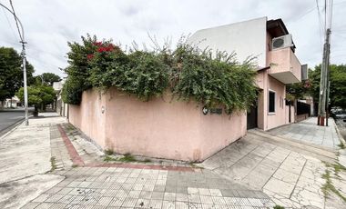 Casa  multifamiliar en Valentín Alsina