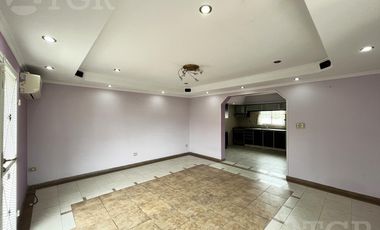 Casa  multifamiliar en Valentín Alsina