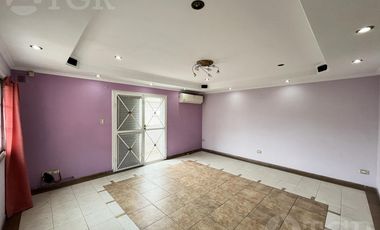 Casa  multifamiliar en Valentín Alsina