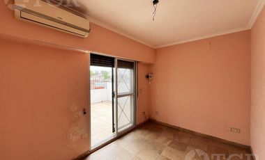 Casa  multifamiliar en Valentín Alsina