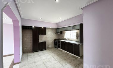 Casa  multifamiliar en Valentín Alsina