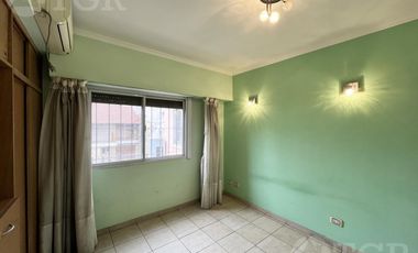 Casa  multifamiliar en Valentín Alsina