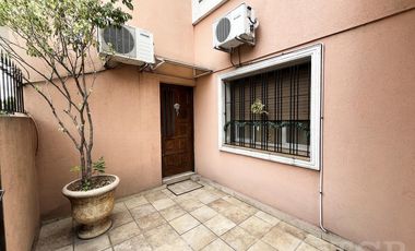 Casa  multifamiliar en Valentín Alsina