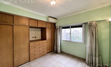 Casa  multifamiliar en Valentín Alsina