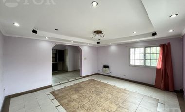 Casa  multifamiliar en Valentín Alsina