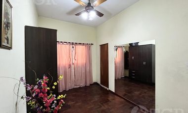 Casa  multifamiliar en Valentín Alsina