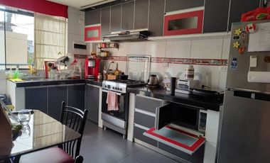 ¡Rentabilidad Inmediata! Edificio de 4 Departamentos  Cerca a Universidades